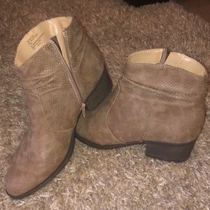 White Mountain ankle booties